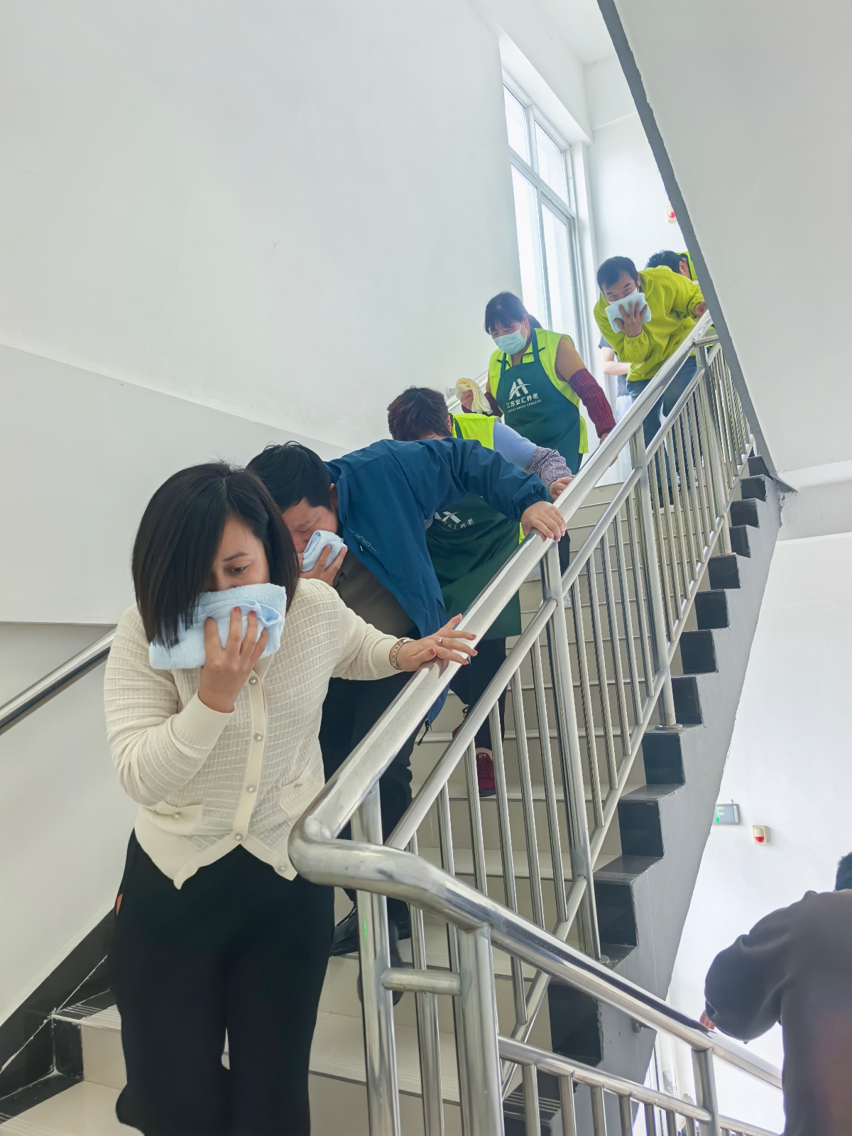 救助站全员消防演练：关键时刻，你能做到‘提、拔、握、压’吗？  第3张