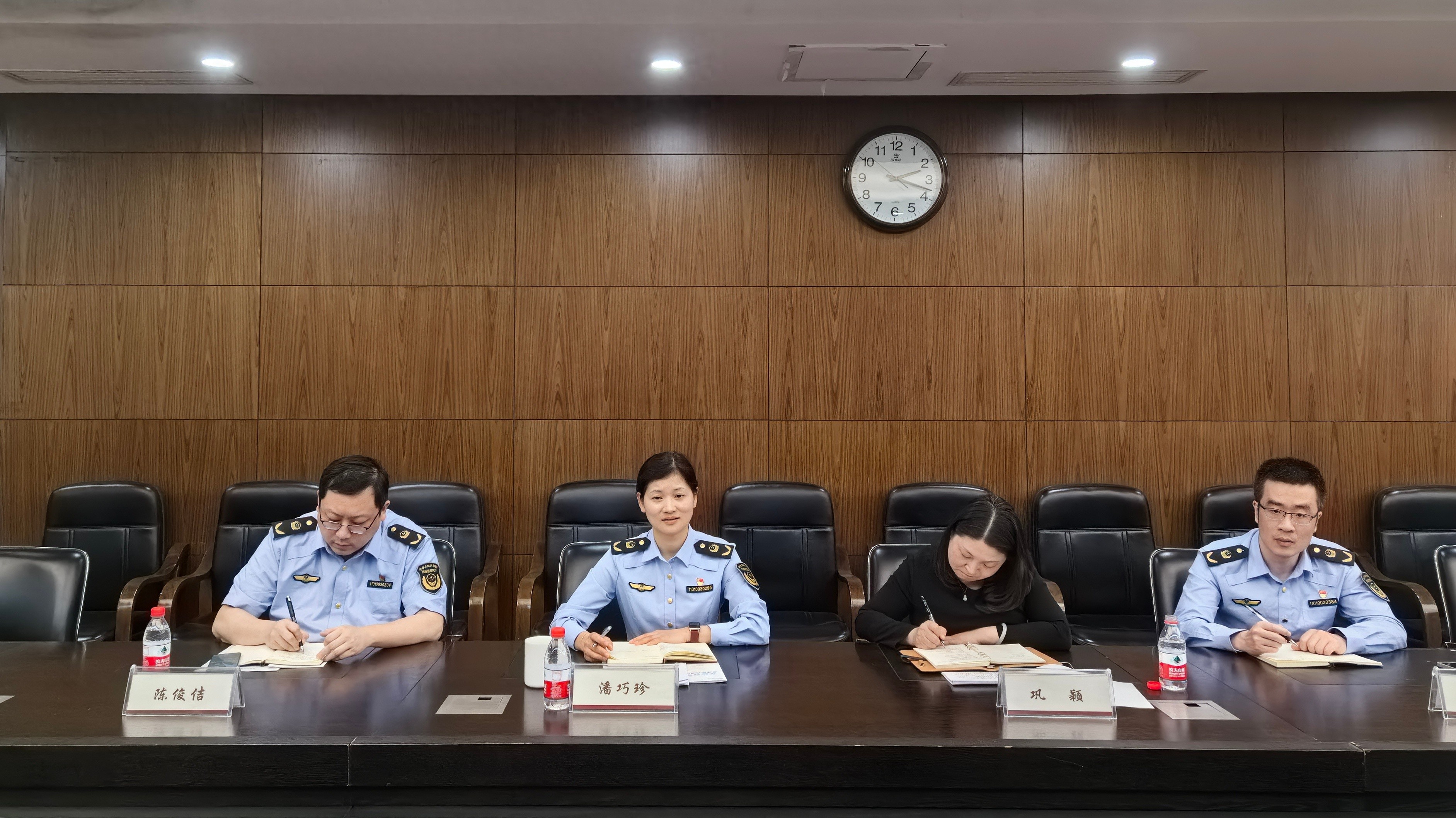 政企联手破难题！星巴克、肯德基等巨头为何纷纷点赞这场座谈会？