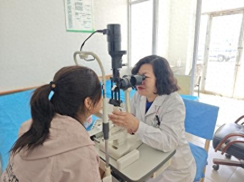 怀朔镇与固阳县人民医院联手义诊，10余名专家现场坐诊，你的健康问题解决了吗？