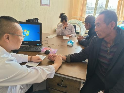 怀朔镇与固阳县人民医院联手义诊，10余名专家现场坐诊，你的健康问题解决了吗？  第2张