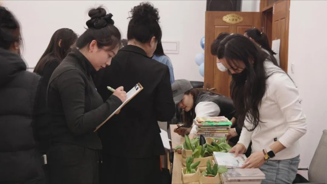 书香与欢乐交织！铁西社区这场读书日活动为何吸引数百居民参与？  第2张