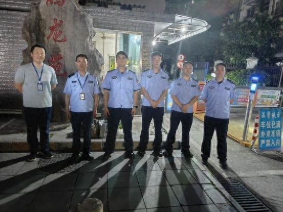 电诈骗局花样百出，你的钱袋子还安全吗？社区民警连夜入户支招