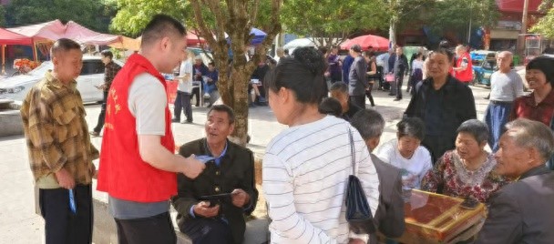 邵东市全民反诈行动震撼来袭！12块展板、300份手册教你识破骗局
