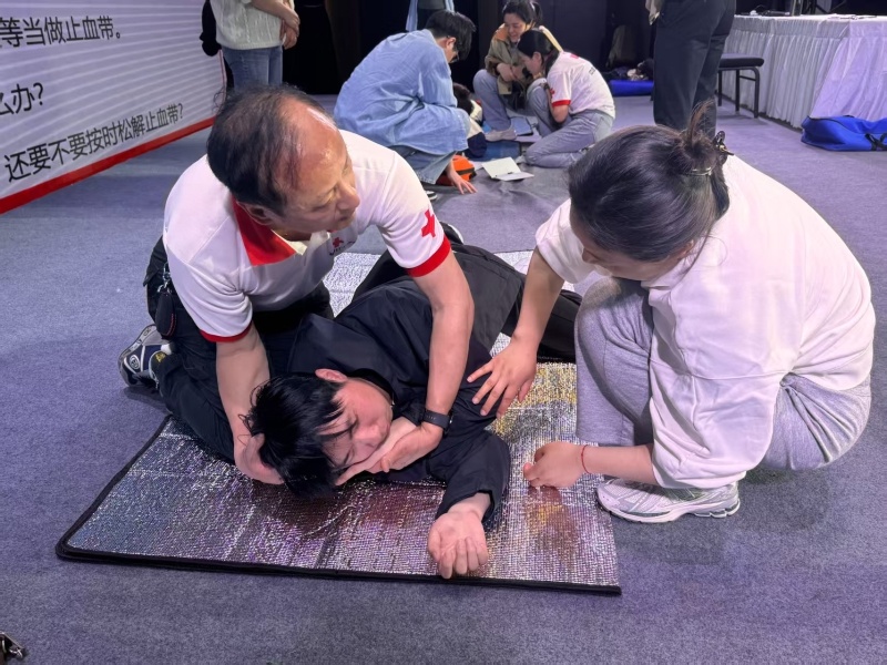130名员工集体学习急救技能，关键时刻能救命！你公司培训了吗？  第3张
