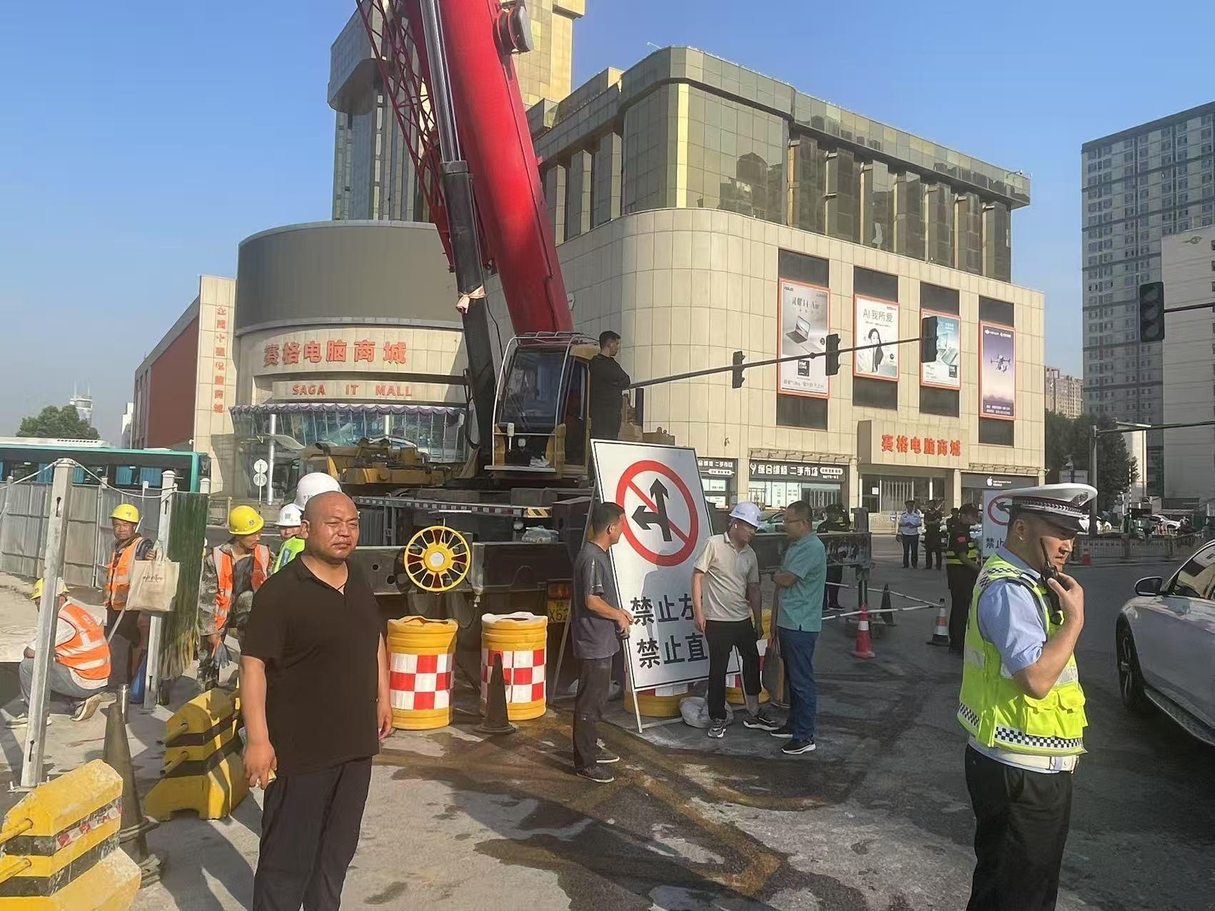 5·20晚南二环雁塔立交施工攻坚！交警通宵保障为何如此重要？  第2张
