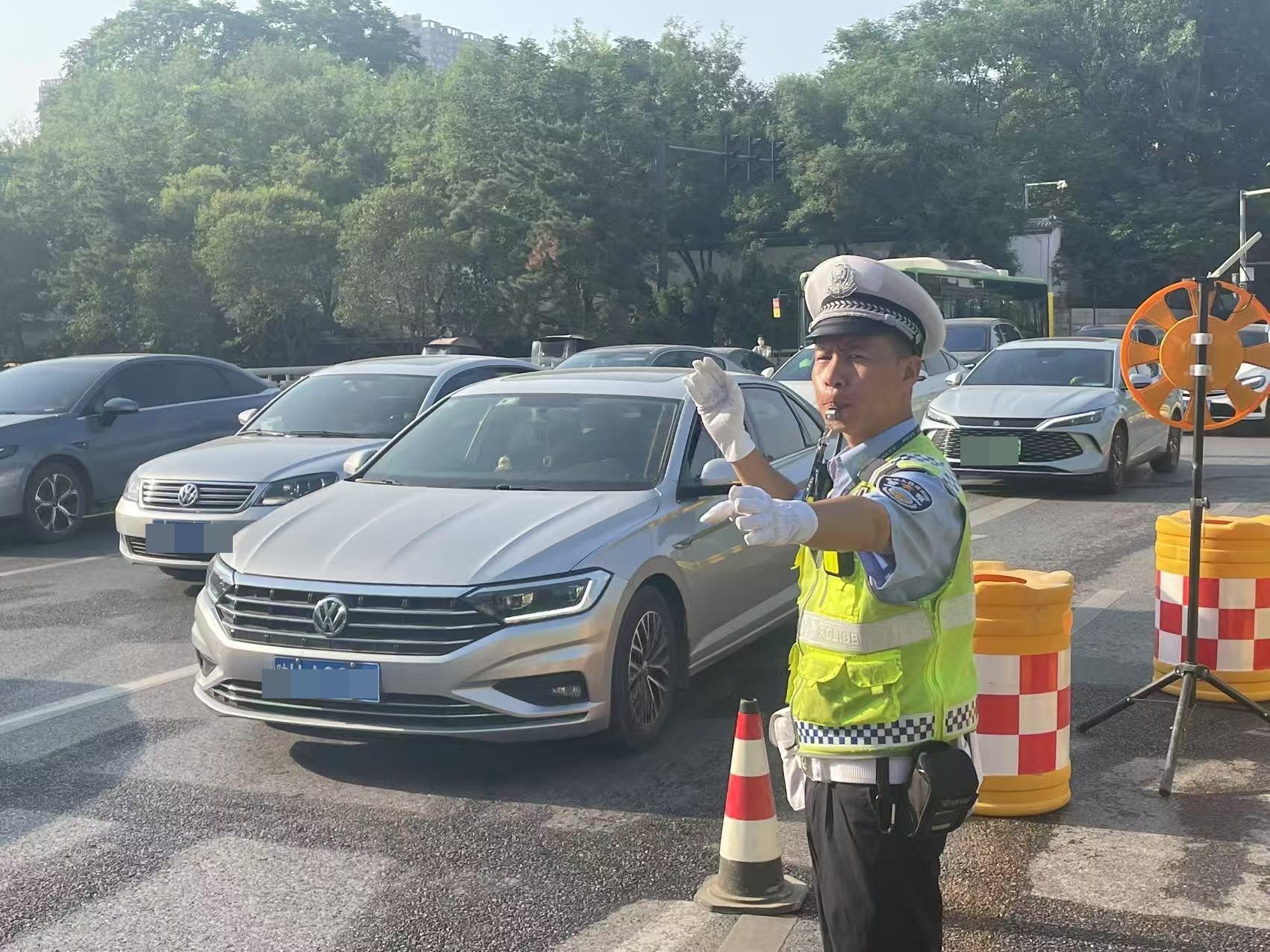 5·20晚南二环雁塔立交施工攻坚！交警通宵保障为何如此重要？  第3张