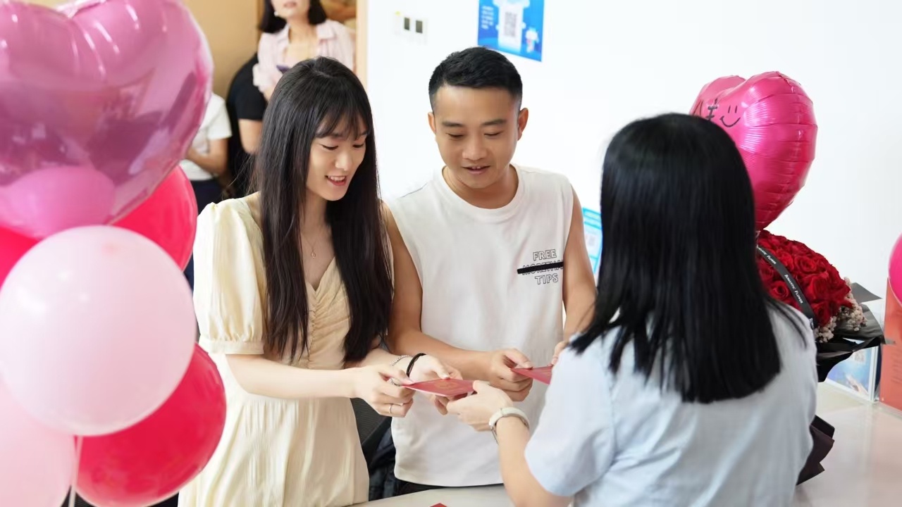 5·20结婚登记高峰！龙文区婚姻登记处如何确保喜庆有序？  第2张