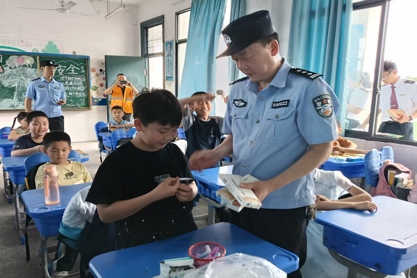5月20日珠晖区衡州路街道搞大事？爱路护路宣传教育活动超燃  第3张