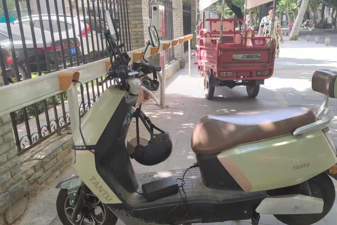 小区充电车棚咋就这么难建？电动自行车停放难题咋解  第3张