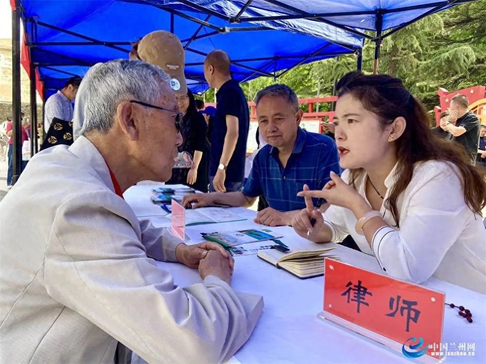 信访工作条例实施三周年！活动现场发放万余份资料为哪般？