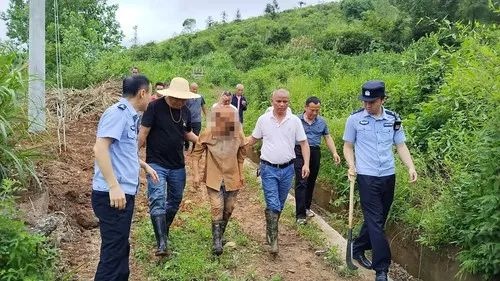 5月19日莲花县这一幕！民警紧急救助八旬走失老人？背后故事超暖心  第2张