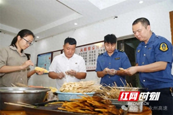 5月20日湖南高速集团永州中心收费大站竟开展烧烤活动？快来看