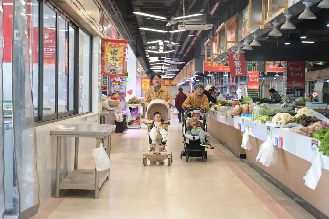 摆地摊的书记助农点？就在枚皋路农贸市场门口！你去过吗？  第2张