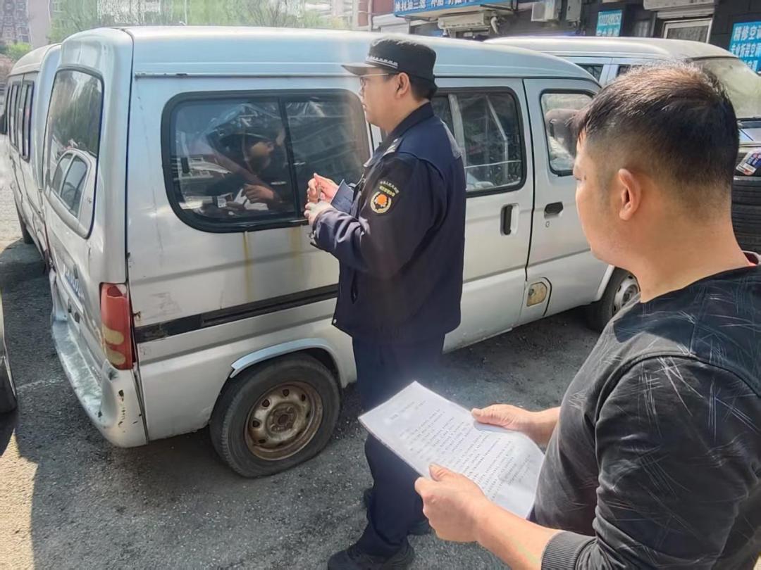 生鲜超市门前货车占道？柔性执法能否破解城市治理难题  第3张