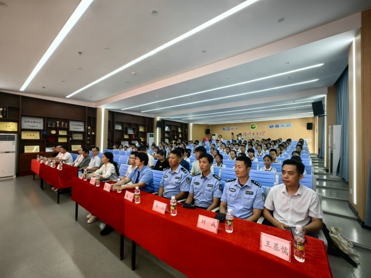 5·20海口市英才小学致敬志愿者活动，传递了哪些重要信号？  第2张