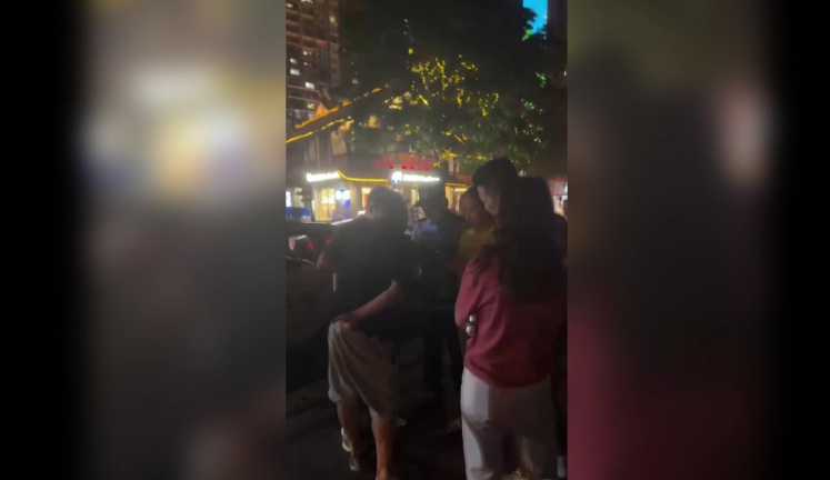 乐山城区这一街区暗藏危险？520当晚女主播直播遇意外  第6张
