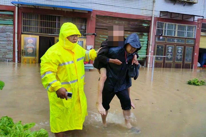 极端天气下全市公安机关如何筑牢防汛安全防线？令人震撼  第2张