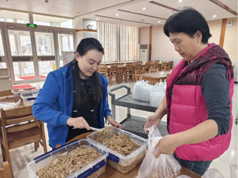 河北体育馆职工食堂大变身！包饺子、送万福，2025年迎新春活动你参加了吗？