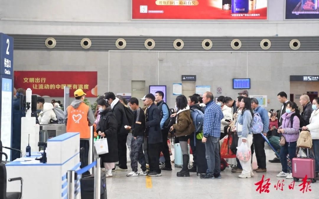 凌晨3点还有公交车在等？梧州春运暖心服务让人感动  第1张