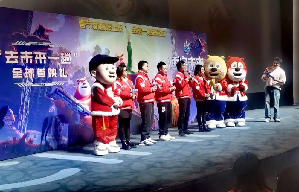 熊出没·重启未来大年初一上映！熊强三人能否拯救末日地球？