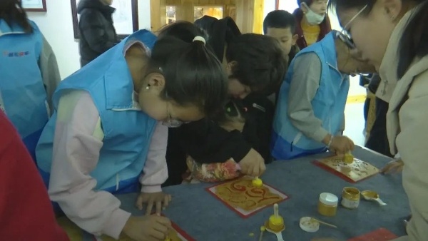 阿右旗博物馆新春活动火爆!你体验过投壶、套圈、写对联的乐趣吗? 第2张 阿右旗博物馆新春活动火爆!你体验过投壶、套圈、写对联的乐趣吗? 第2张