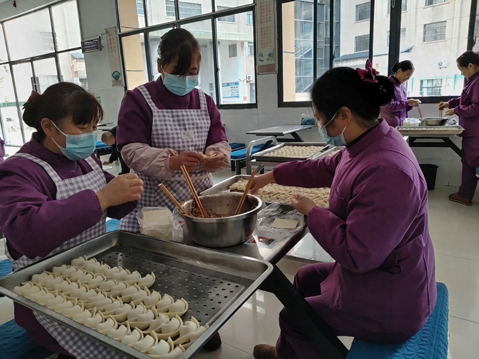 冬至福利院暖心活动：千余个饺子背后的温情故事，你被感动了吗？