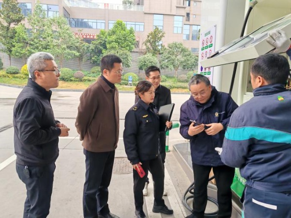 蛇年将至，市市场监管局突击检查！你的购物安全有保障吗？