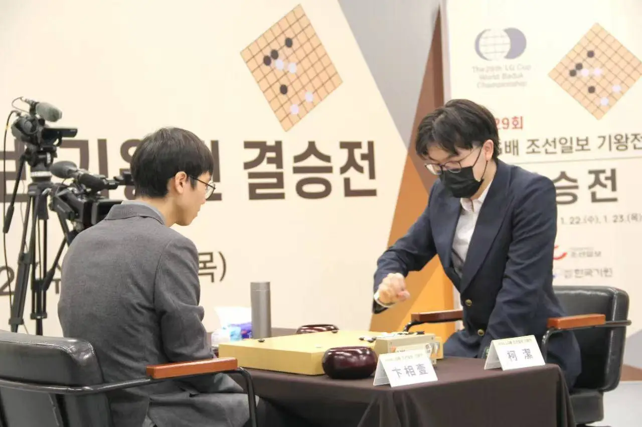 柯洁九冠梦碎！韩国裁判争议判罚引发退赛风波，中国围棋史上最大遗憾？  第2张
