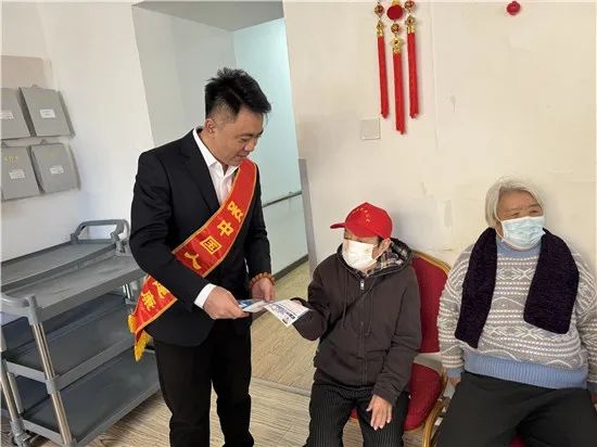 2025年新春，人保健康如何让鞍山老年人感受到温暖与关爱？  第3张
