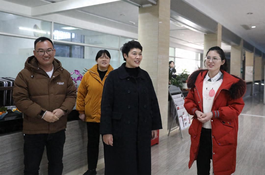 县委常委项忠红亲临县融媒体中心，为何对新闻工作者如此关怀备至？  第1张