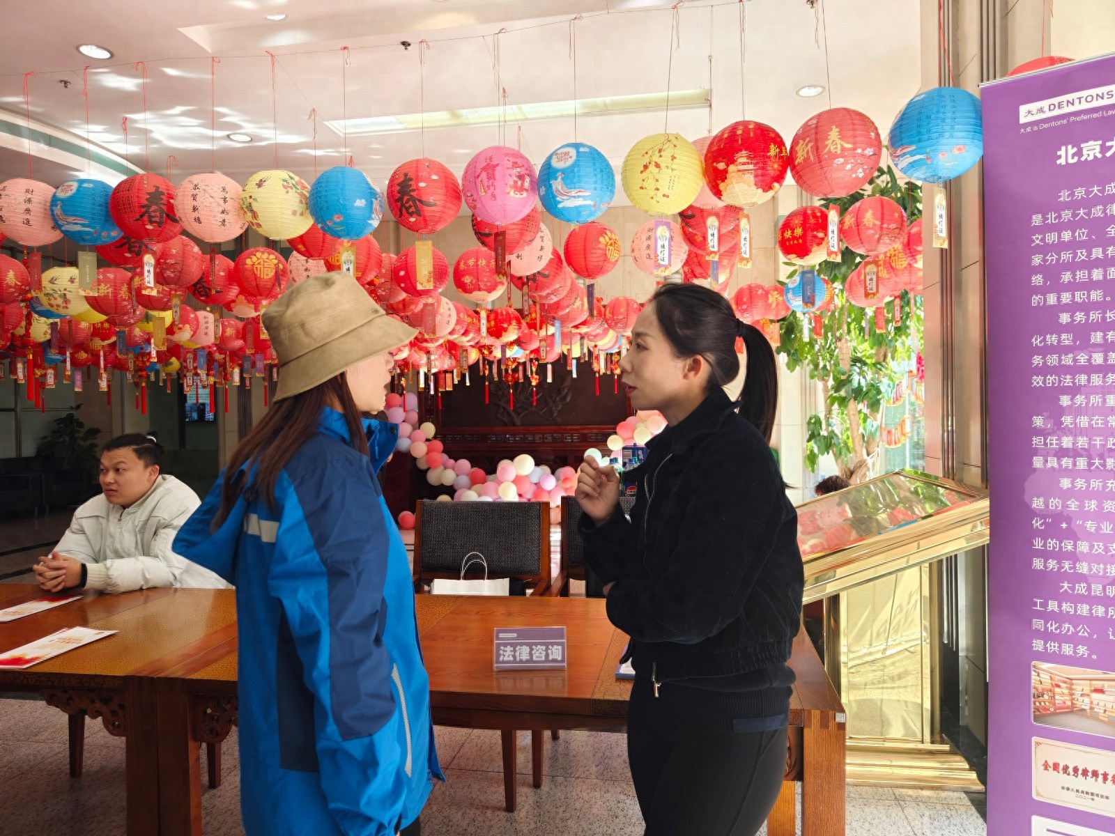 快递员春节坚守岗位，他们最需要的是什么？心理、法律、健康服务全送上  第1张