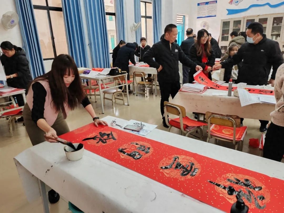 2025年新春活动震撼来袭！书法大师现场挥毫，你准备好迎接这场文化盛宴了吗？  第1张