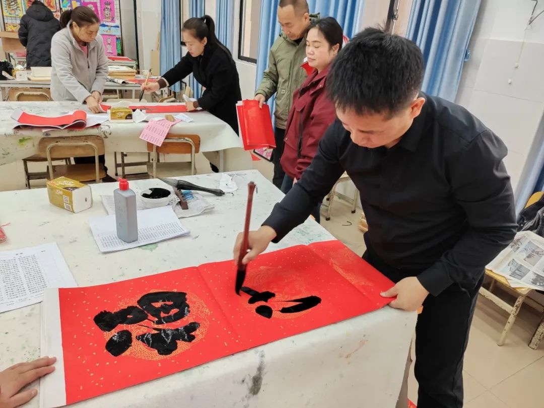 2025年新春活动震撼来袭！书法大师现场挥毫，你准备好迎接这场文化盛宴了吗？  第2张