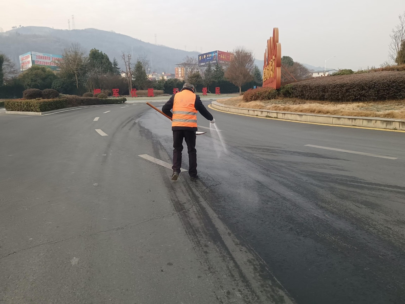 春运大幕拉开，县公路养护中心如何确保15处易结冰路段安全畅通？  第2张