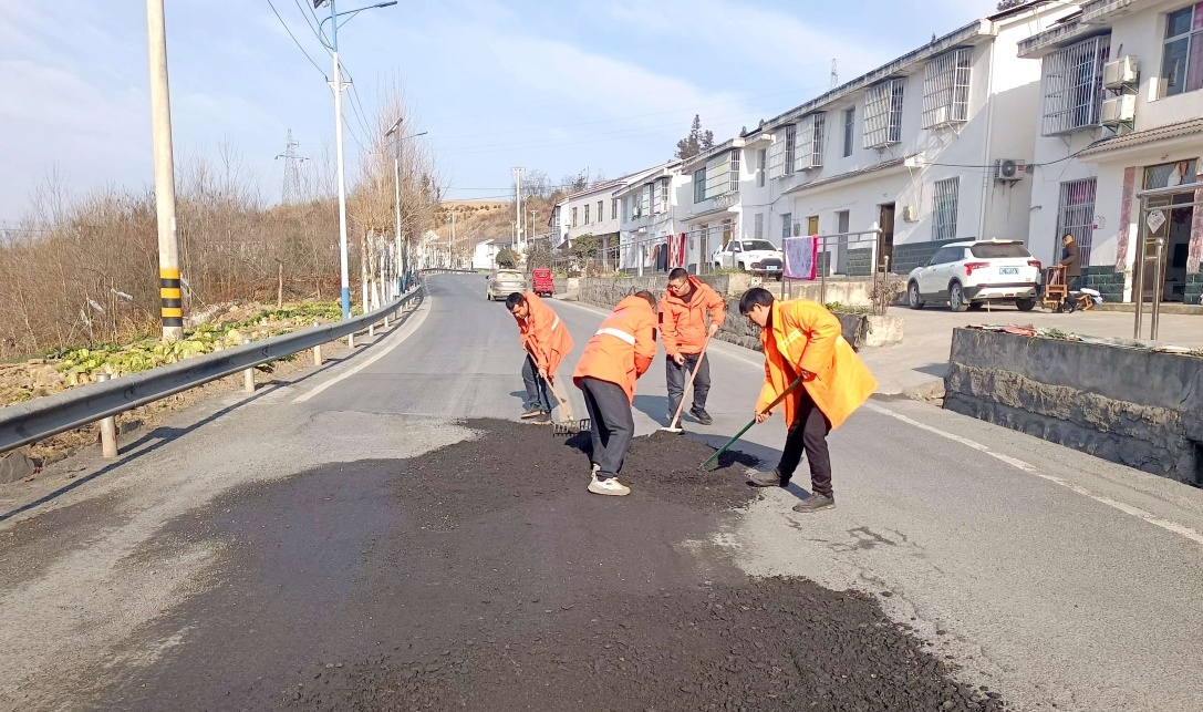 春运大幕拉开，县公路养护中心如何确保15处易结冰路段安全畅通？  第3张