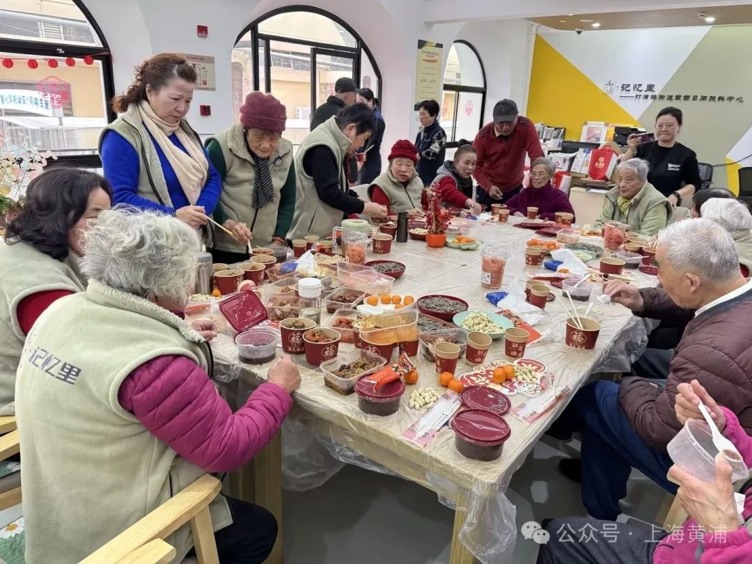 记忆里的年夜饭：老邻居们如何在蒙西日间照料中心找回曾经的温馨与欢乐？  第2张