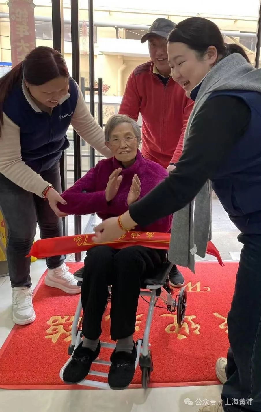 记忆里的年夜饭：老邻居们如何在蒙西日间照料中心找回曾经的温馨与欢乐？  第3张