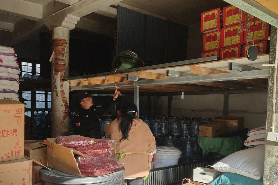 卡斯派出所如何织牢岁末年初安全防护网？60余业主共商共建