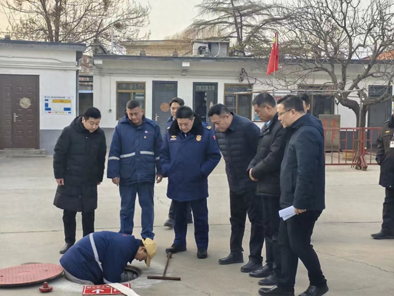 区委常委佟刚带队突击检查，这些安全隐患你注意到了吗？  第1张