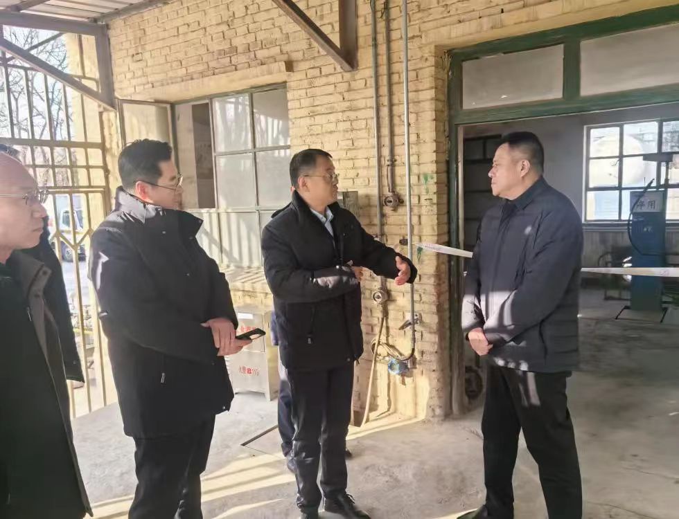 区委常委佟刚带队突击检查，这些安全隐患你注意到了吗？  第2张