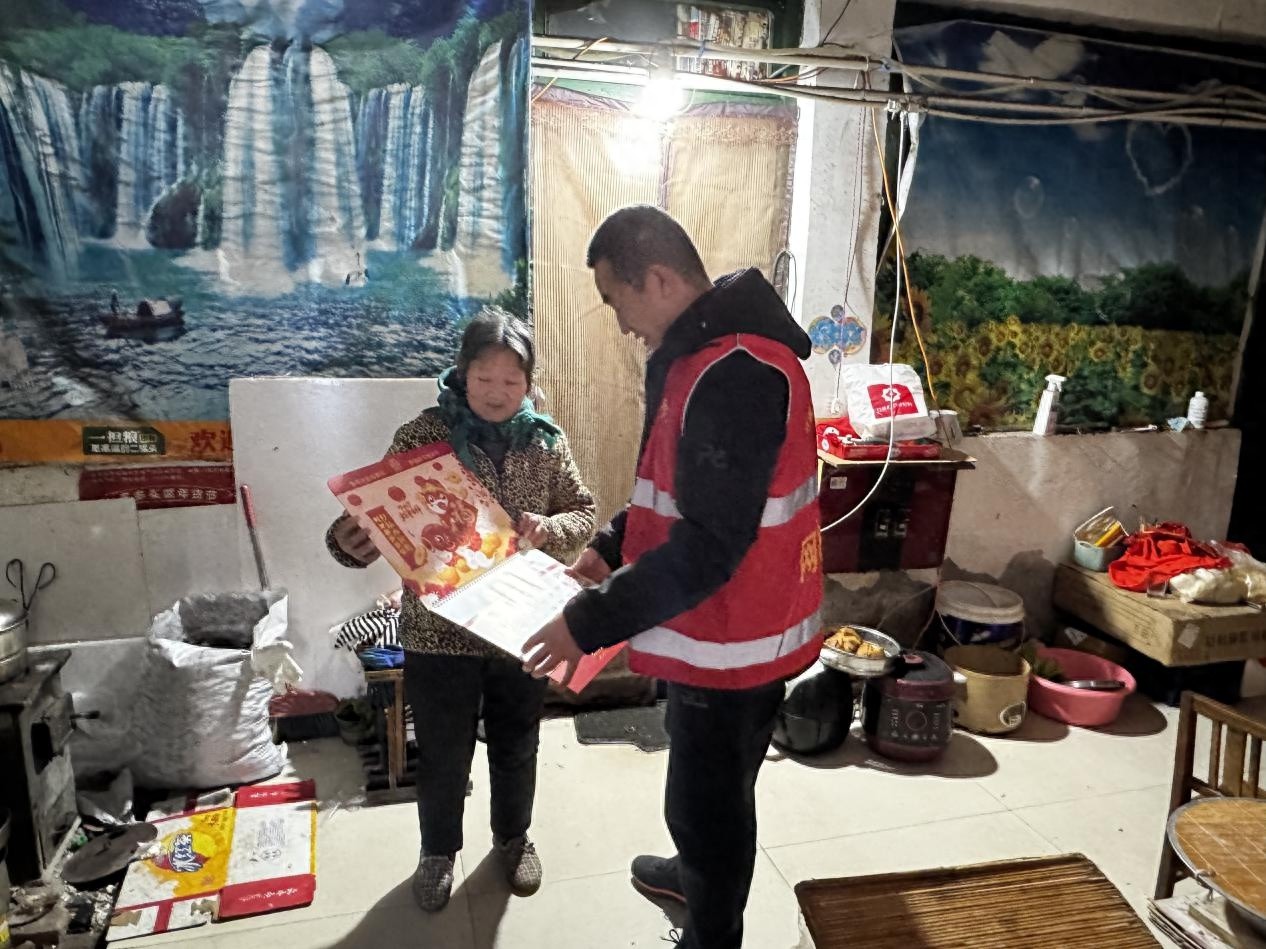 反走私宣传进社区，你知道走私的危害有多大吗？全民参与，共筑安全防线