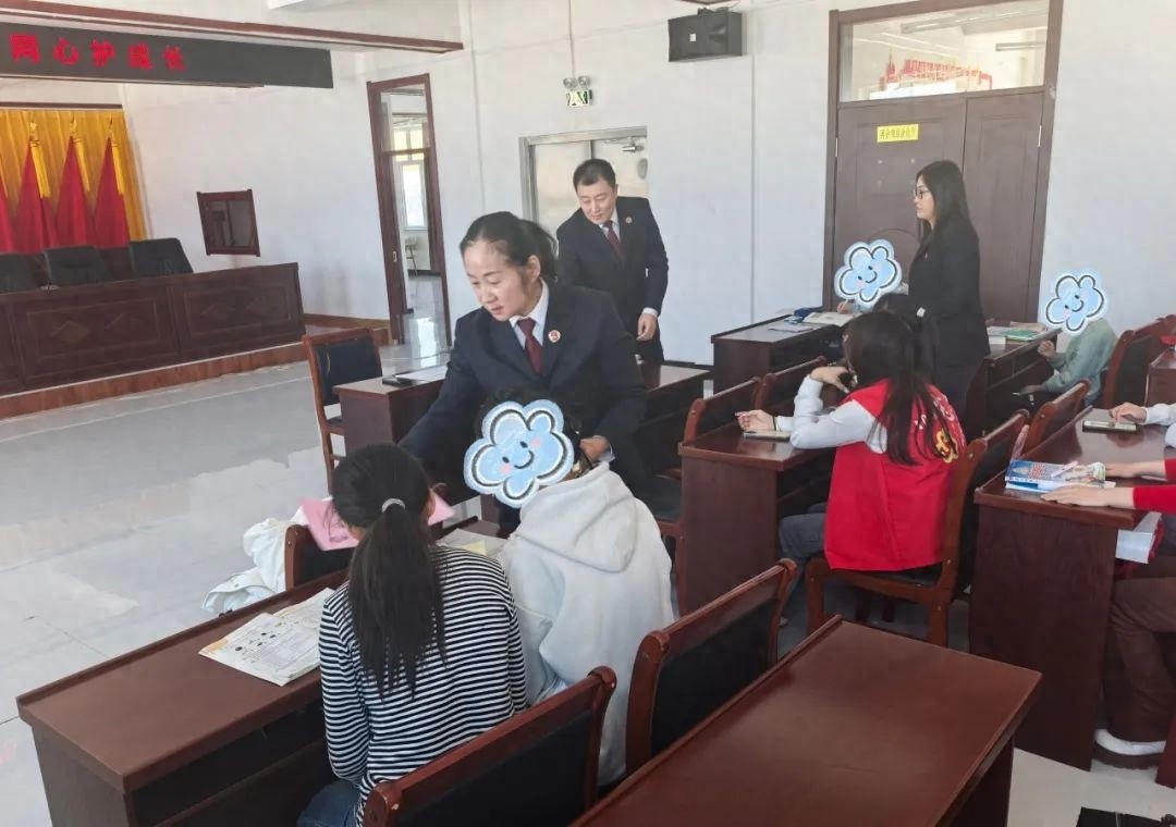 检察官变身故事大王，孩子们为何如此着迷？揭秘这场别开生面的法治课