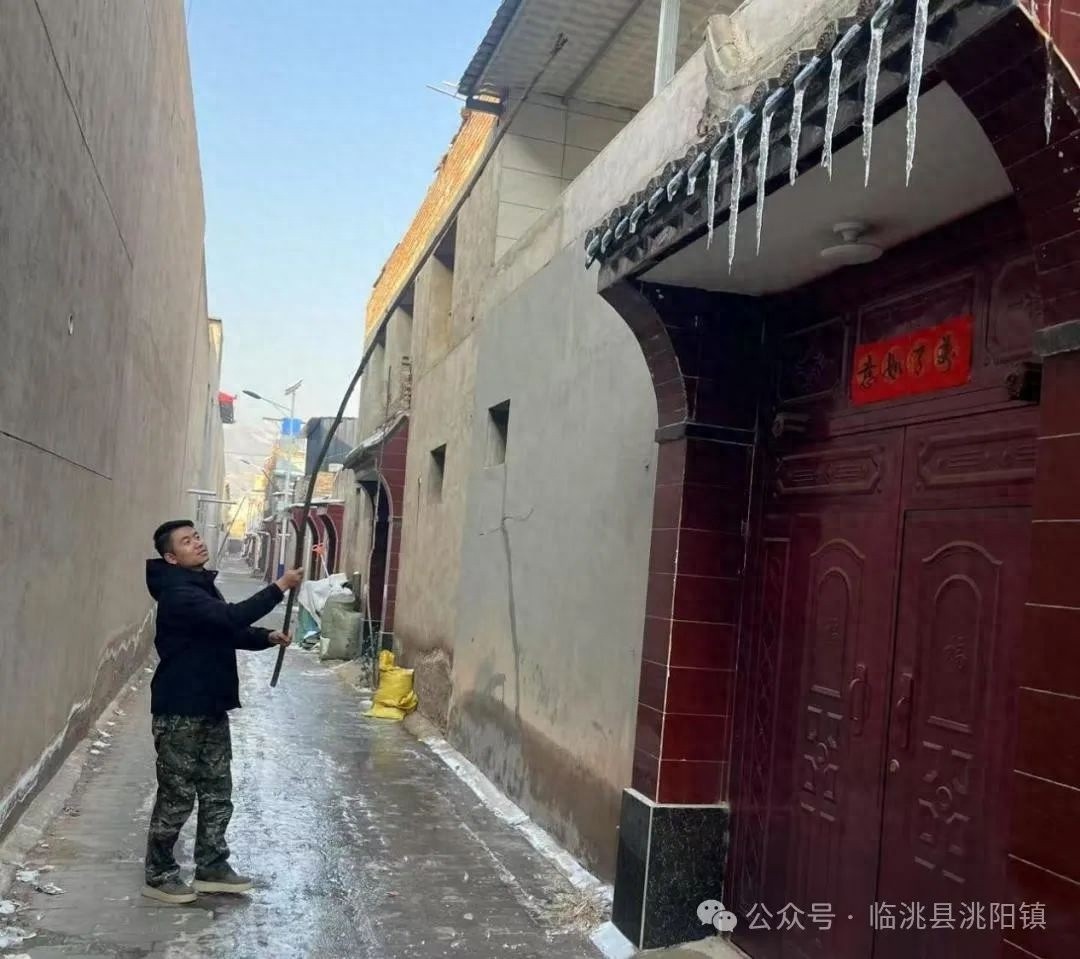 貂蝉路148号的房檐滴水竟引发邻里大战！社区调解能否化解这场危机？