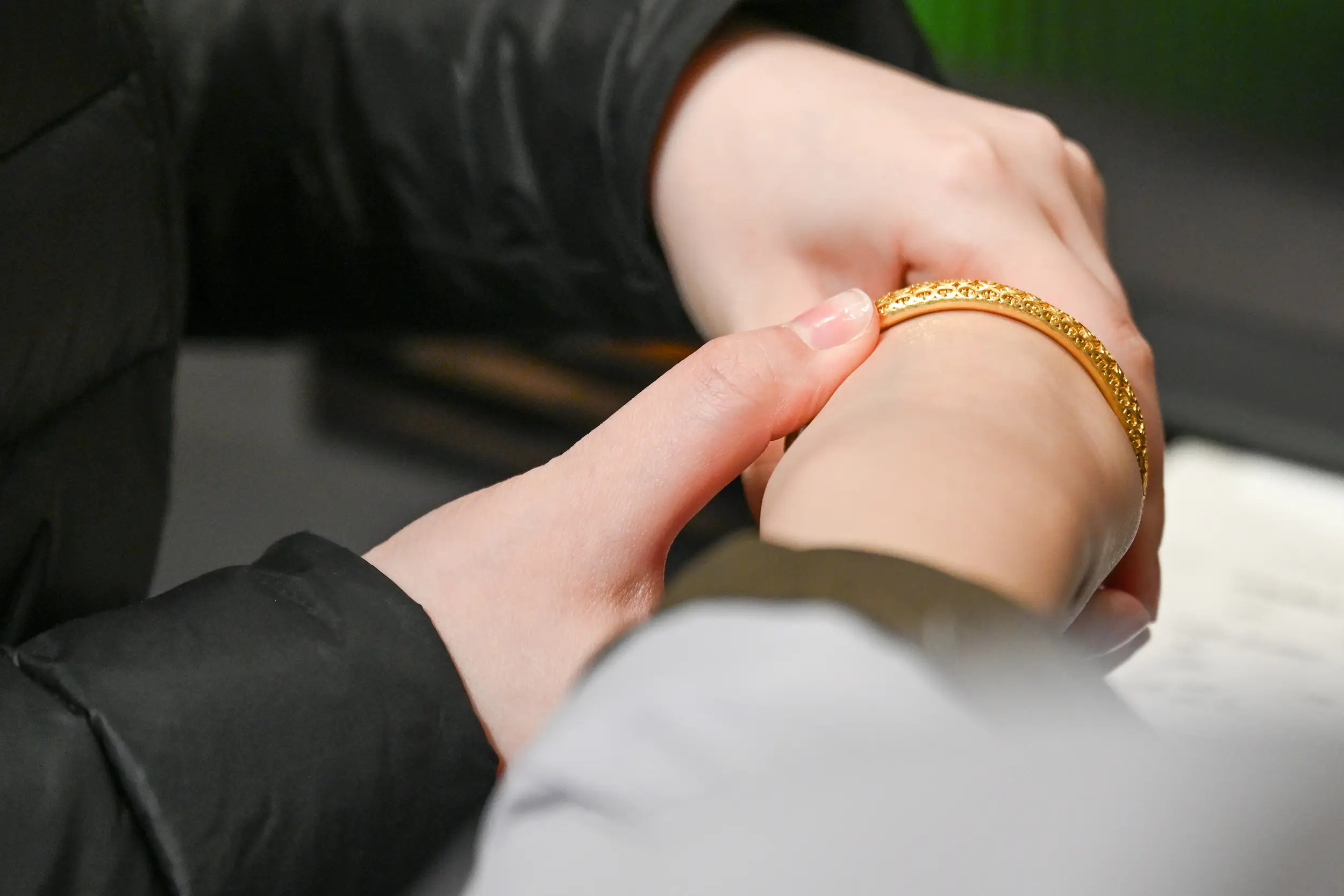 老铺黄金上海豫园店为何引发万人排队抢购？限购政策背后隐藏了什么秘密  第8张