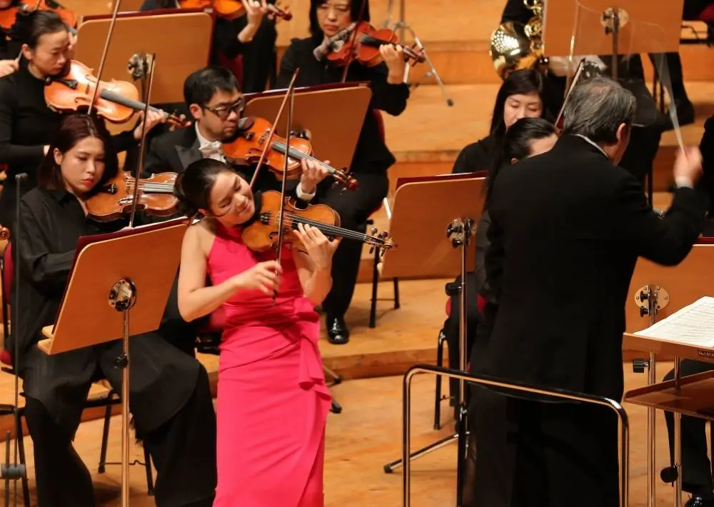 柳爱莎与余隆再度携手，上海交响音乐厅的绝美碰撞！你准备好迎接这场音乐盛宴了吗？  第2张