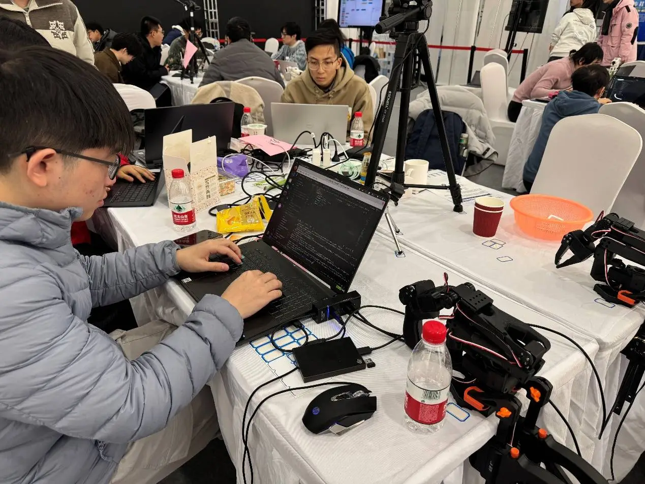 2025全球开发者先锋大会：机械臂如何改变我们的未来？  第3张