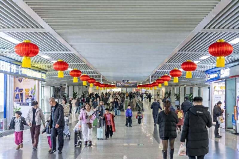 青岛机场春运成绩单曝光：40天288万人次，日均7万，最高8.18万！你贡献了多少？  第1张