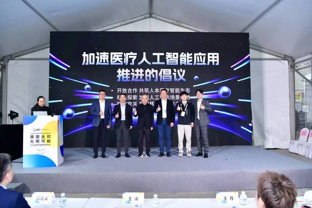 AI医疗革命：2025年，谁能领跑这场健康守护新赛道？