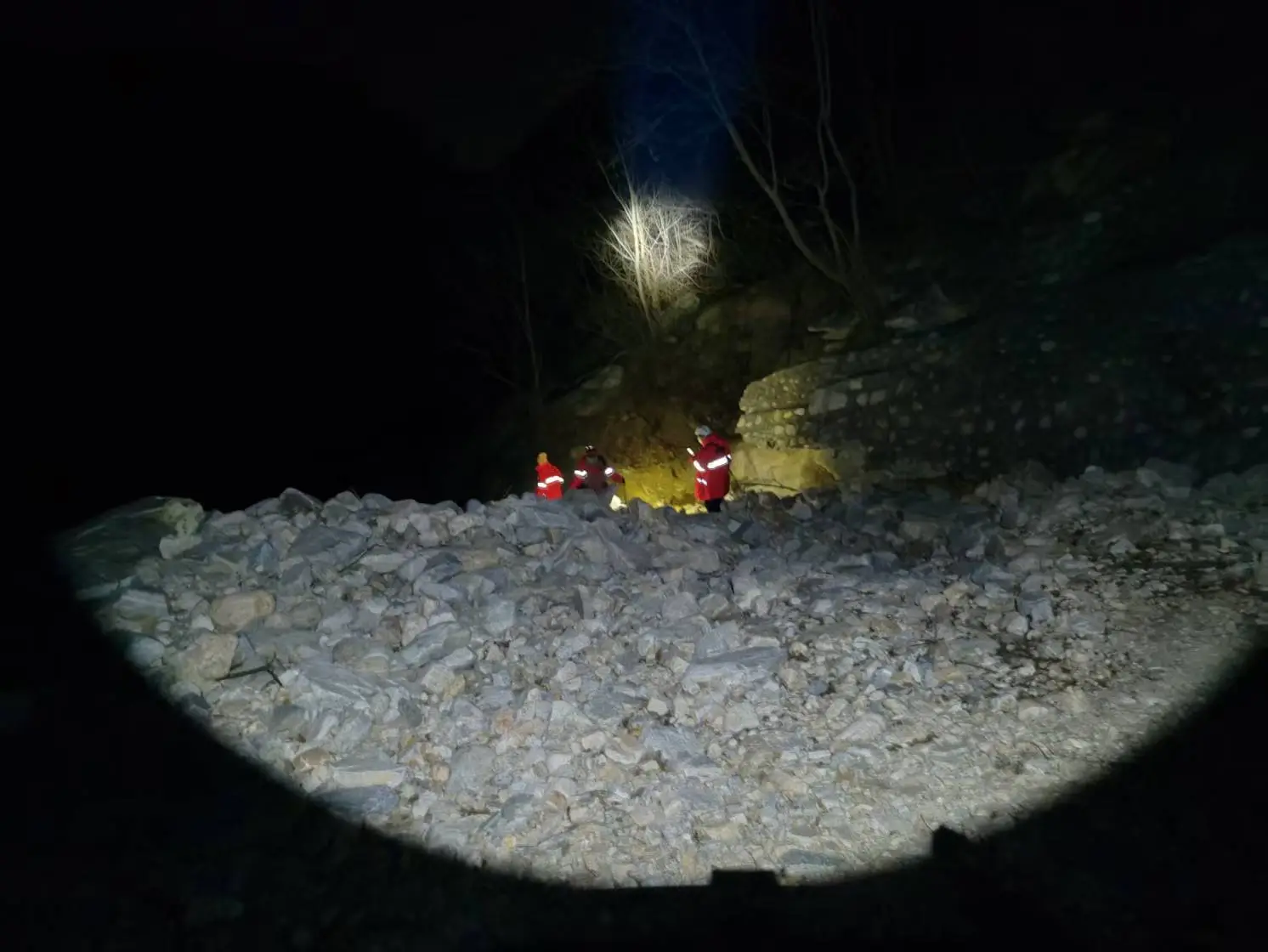 40岁男子独自登山失联，五天搜救后为何仍遗憾遇难？  第4张