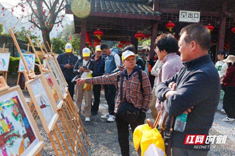 资兴市经济开发区完小举办生物多样主题绘画展，孩子们笔下的春天你见过吗？